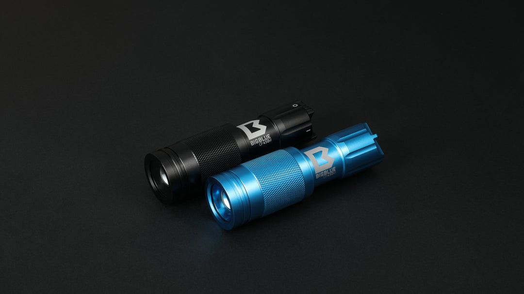 Bigblue CF450M 450-Lumen Mini Adjustable-Beam Dive Light in Blue and Black