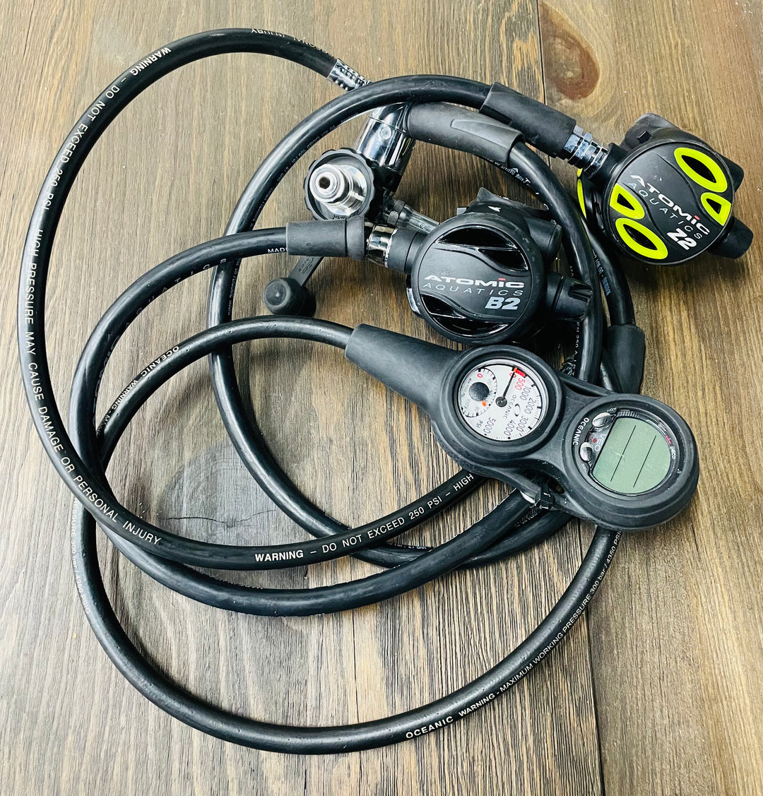 Used Atomic B2 Regulator w/ Z3 Octo and Oceanic Veo 4.0 Computer