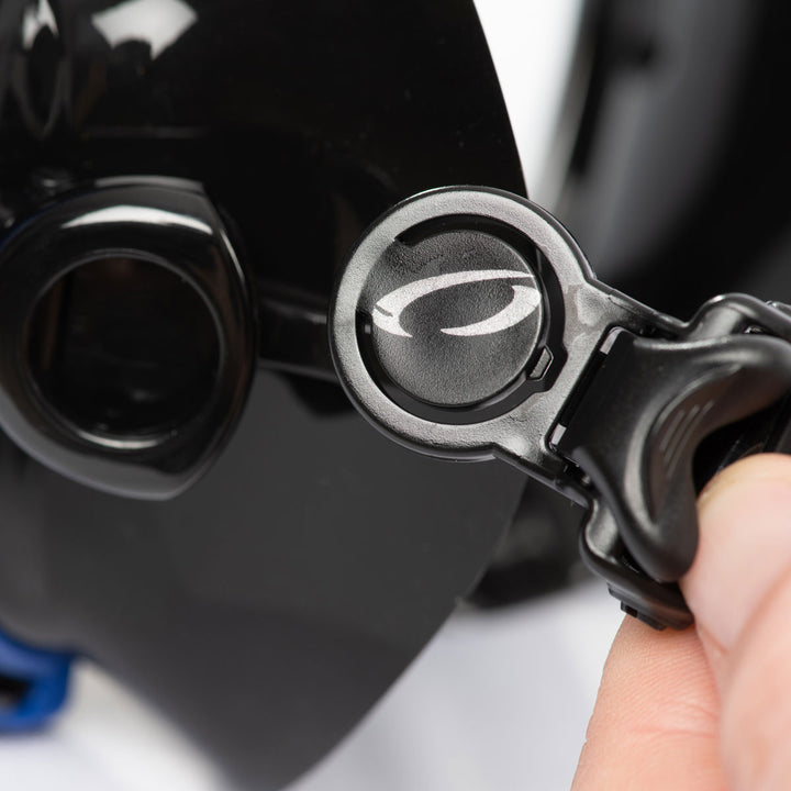 Discovery Mask - Buckle Release Detail