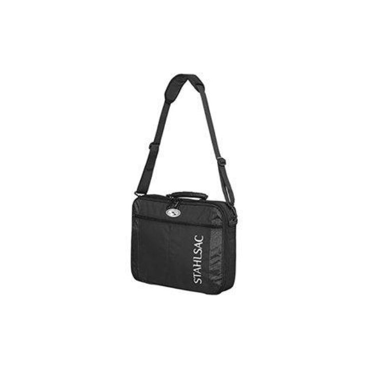 Stahlsac Molokini regulator bag interior padding and zipper detail